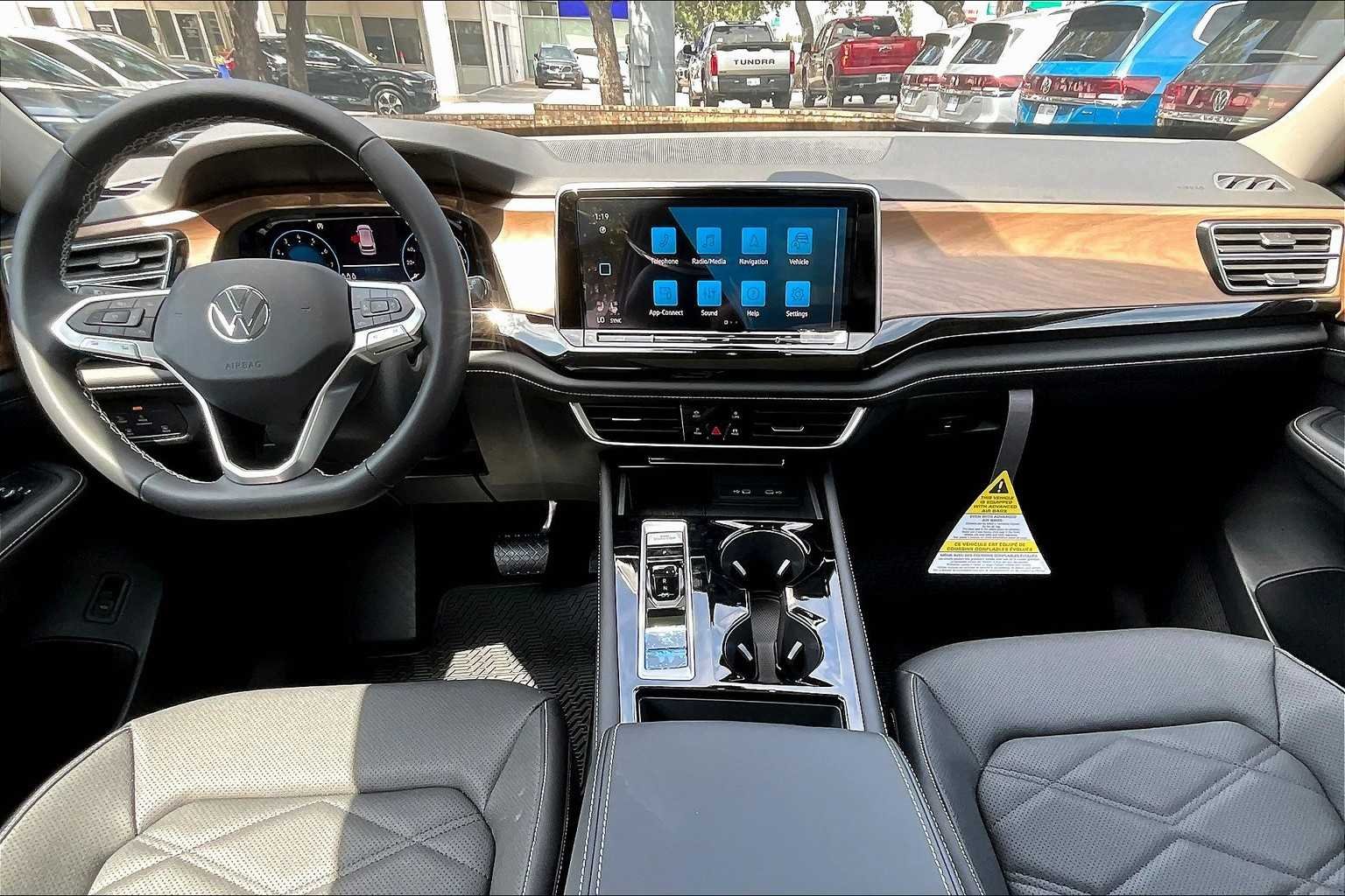 New 2026 Pure Gray Volkswagen 2.0T SE W/TECHNOLOGY image 5
