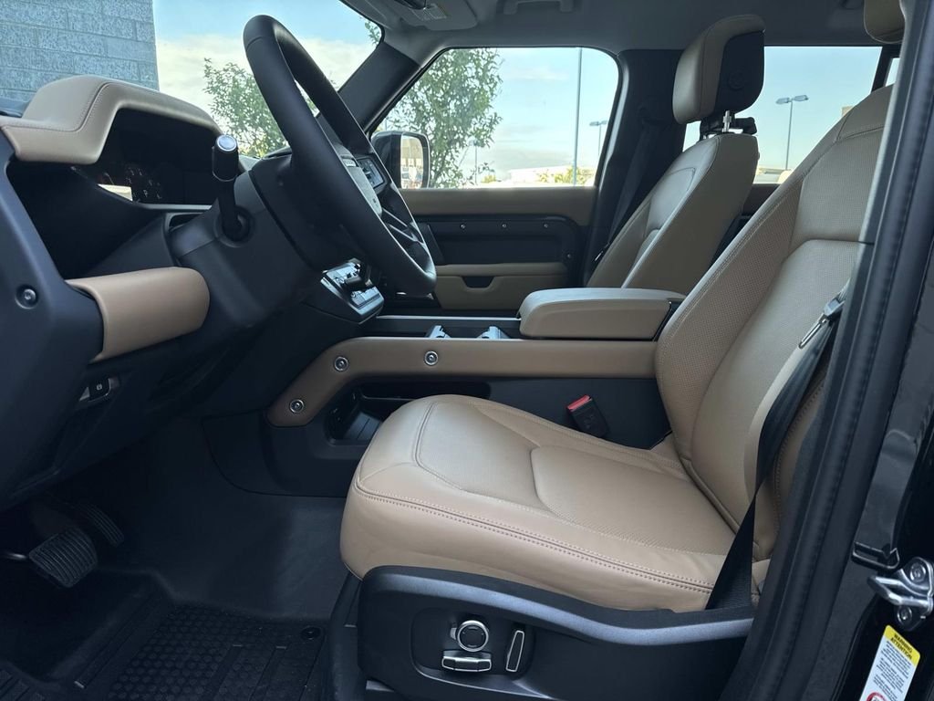 New 2026 Santorini Black Land Rover S image 20