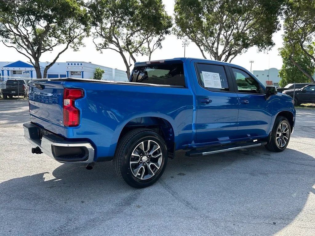 Used 2022 Glacier Blue Metallic Chevrolet LT image 4
