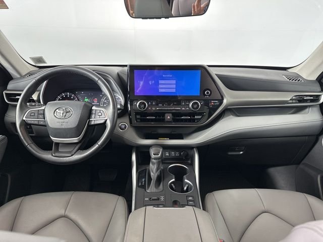 Used 2023 Silver Toyota XLE image 7