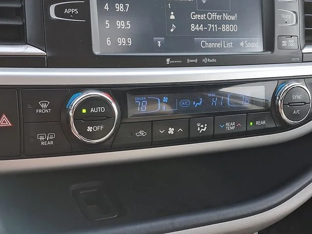 Used 2016 Blue Toyota XLE V6 image 16