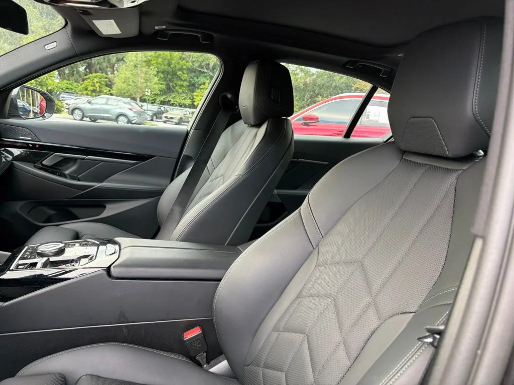 Used 2026 Dark Graphite BMW 530i xDrive image 19