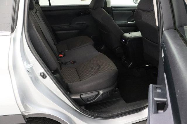 2025 Toyota Highlander LE - Photo 36