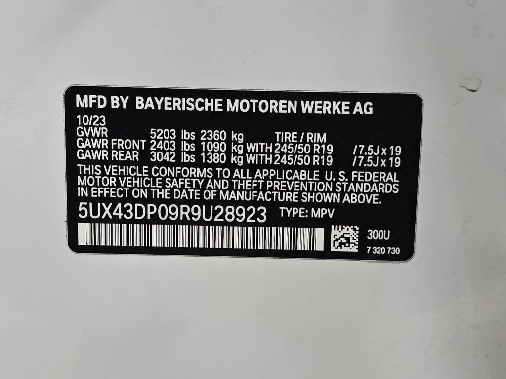Used 2024 Alpine White BMW sDrive30i image 34