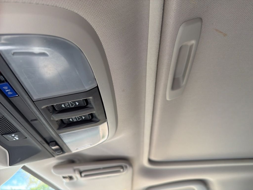 Used 2019 Gray Subaru 2.0i Limited image 33
