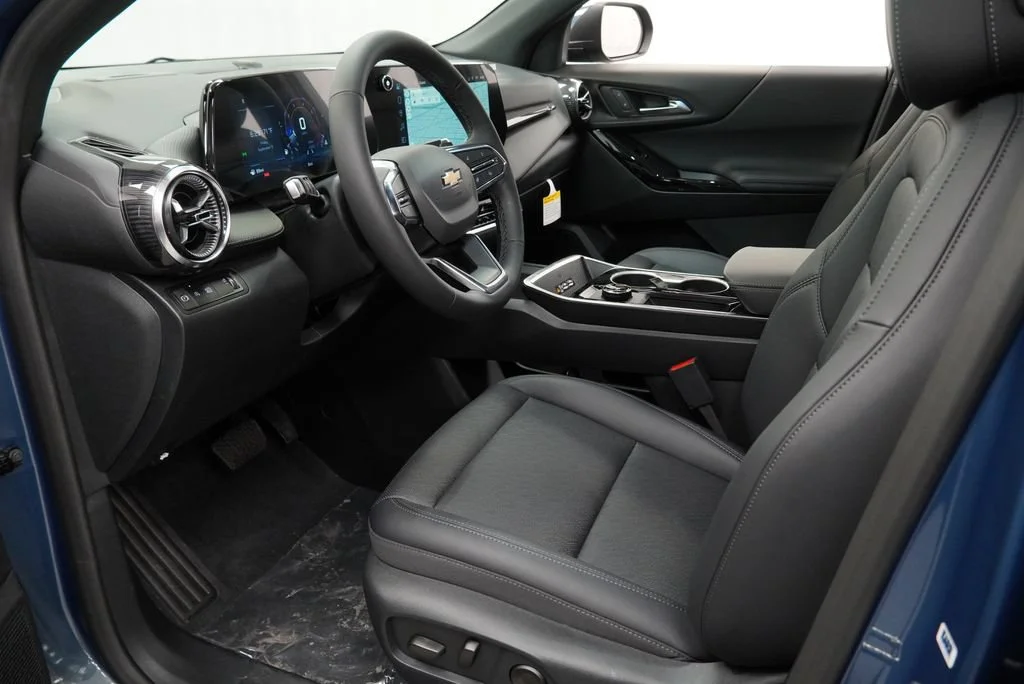 2027 Chevrolet Equinox LT - Photo 11
