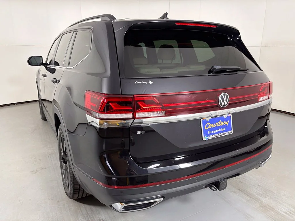 Used 2024 Black Volkswagen 2.0T SE w/Technology image 6