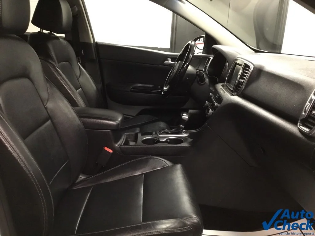Used 2018 White Kia EX image 36
