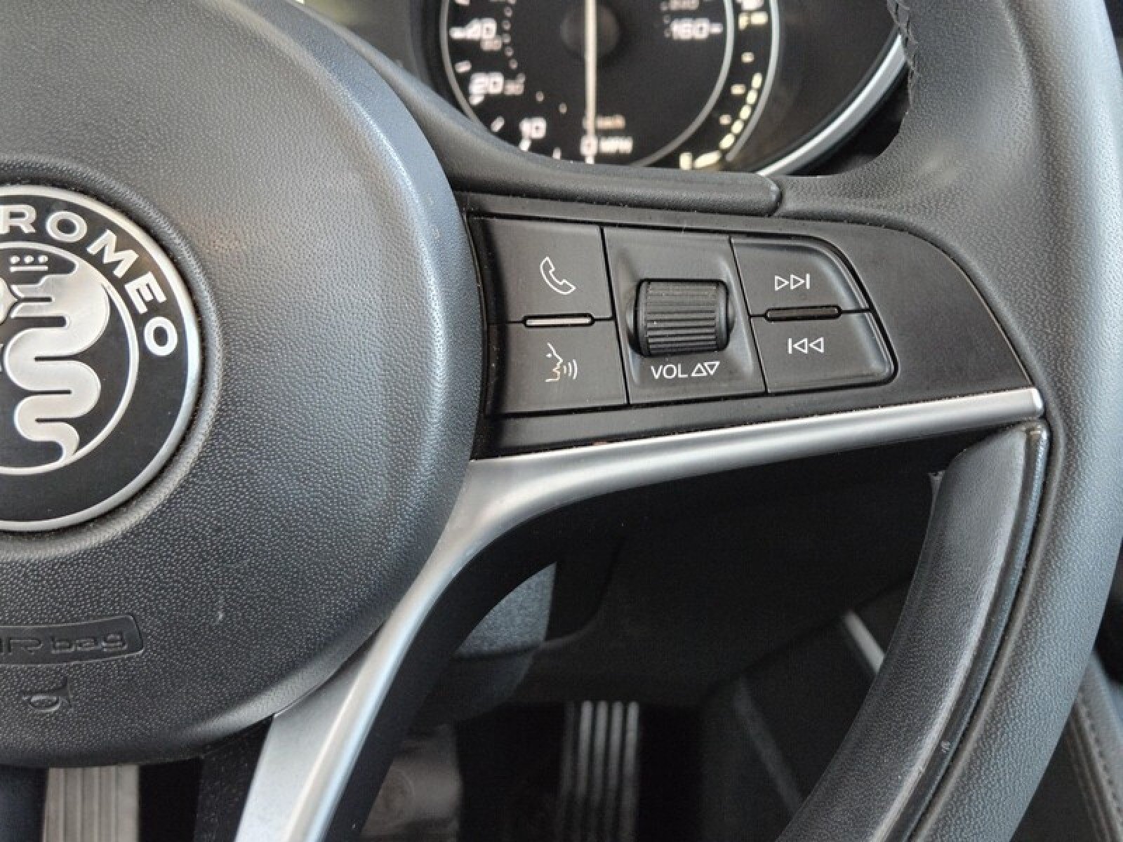 Used 2019 MISANO BLUE MET Alfa Romeo  image 28