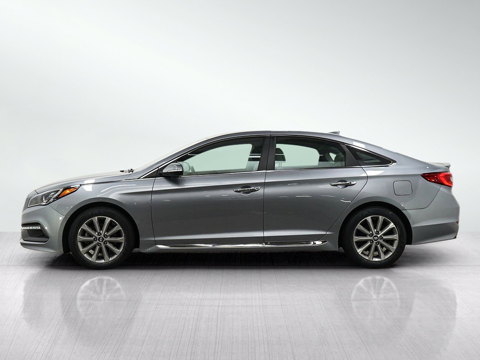 Used 2016 Shale Gray Metallic Hyundai 4dr Sdn 2.4L Limited image 2
