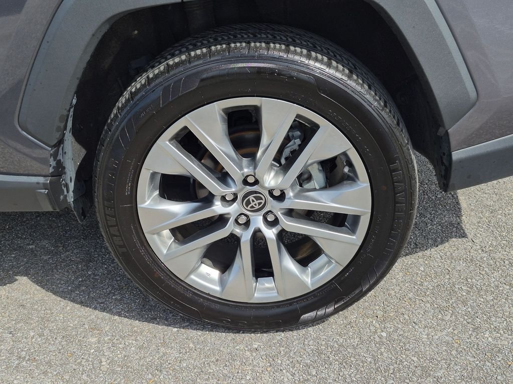 Used 2021 Gray Toyota XLE Premium image 9