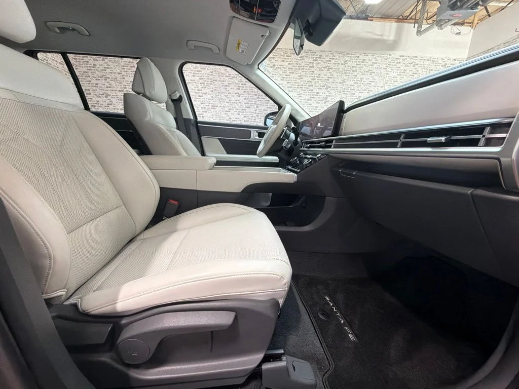 Used 2026 Rockwood Green Hyundai SEL image 12