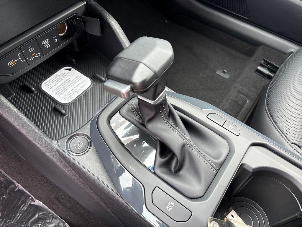 New 2026 Snow White Pearl Kia EX image 22