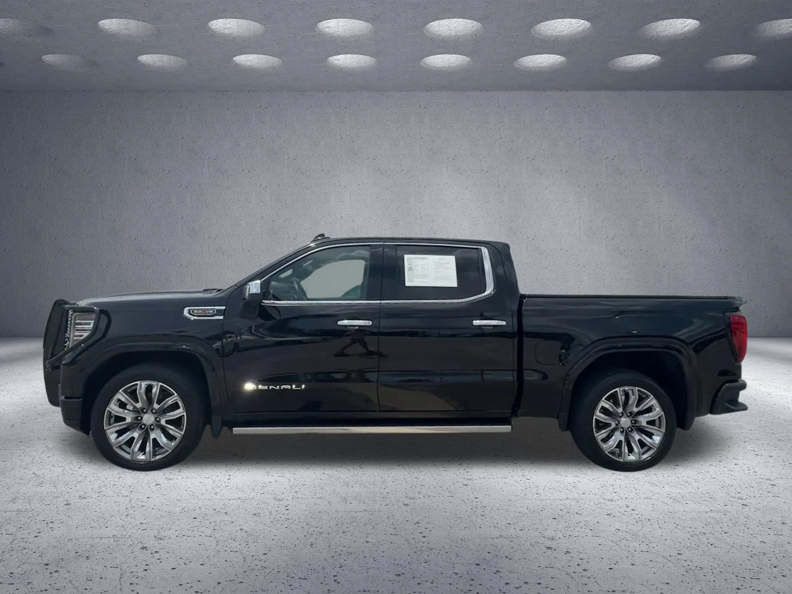 Used 2024 Onyx Black GMC Denali image 4