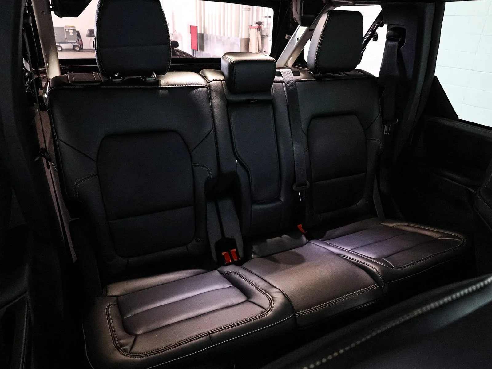 New 2026 Avalanche Gray Ford Badlands® image 22