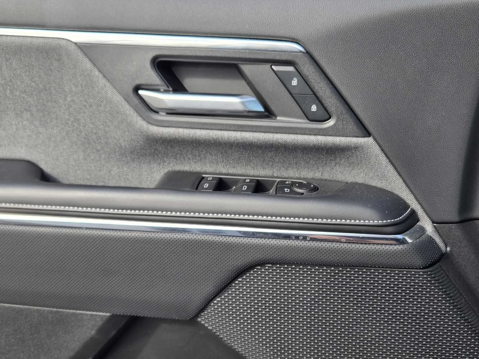 2026 GMC Sierra EV Elevation - Photo 15