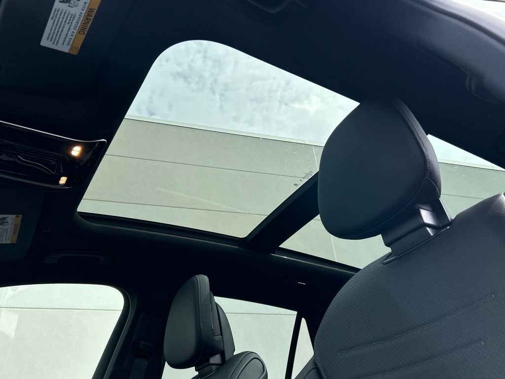 New 2026 Polar White Mercedes-Benz GLC 300 image 23