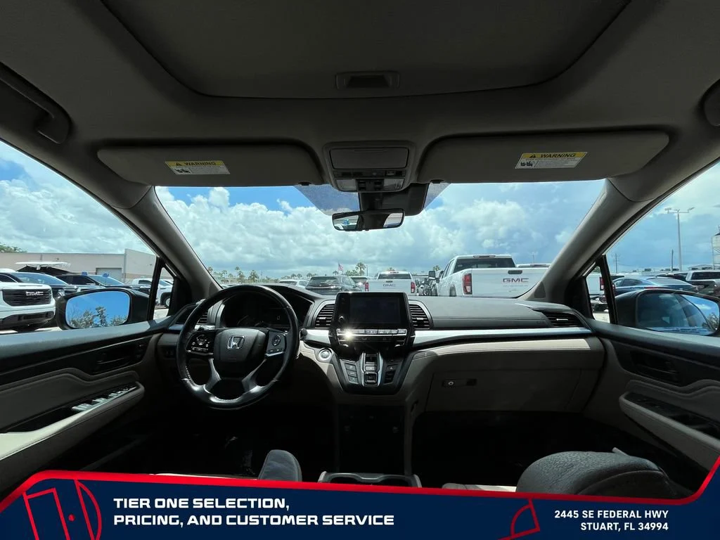 Used 2018 Green Honda Touring image 15