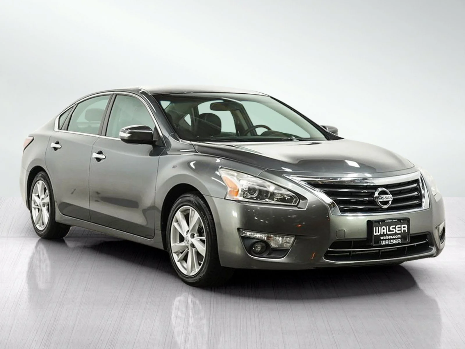 Used 2015 Gun Metallic Nissan 2.5 image 9