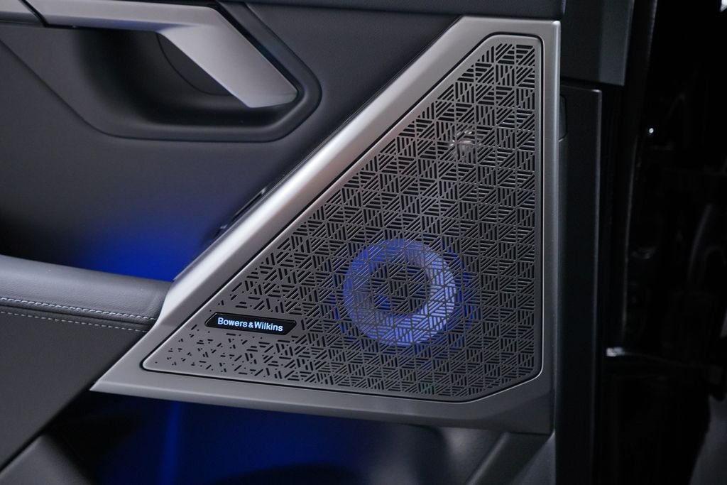 New 2027 Black Sapphire Metallic BMW Base image 23