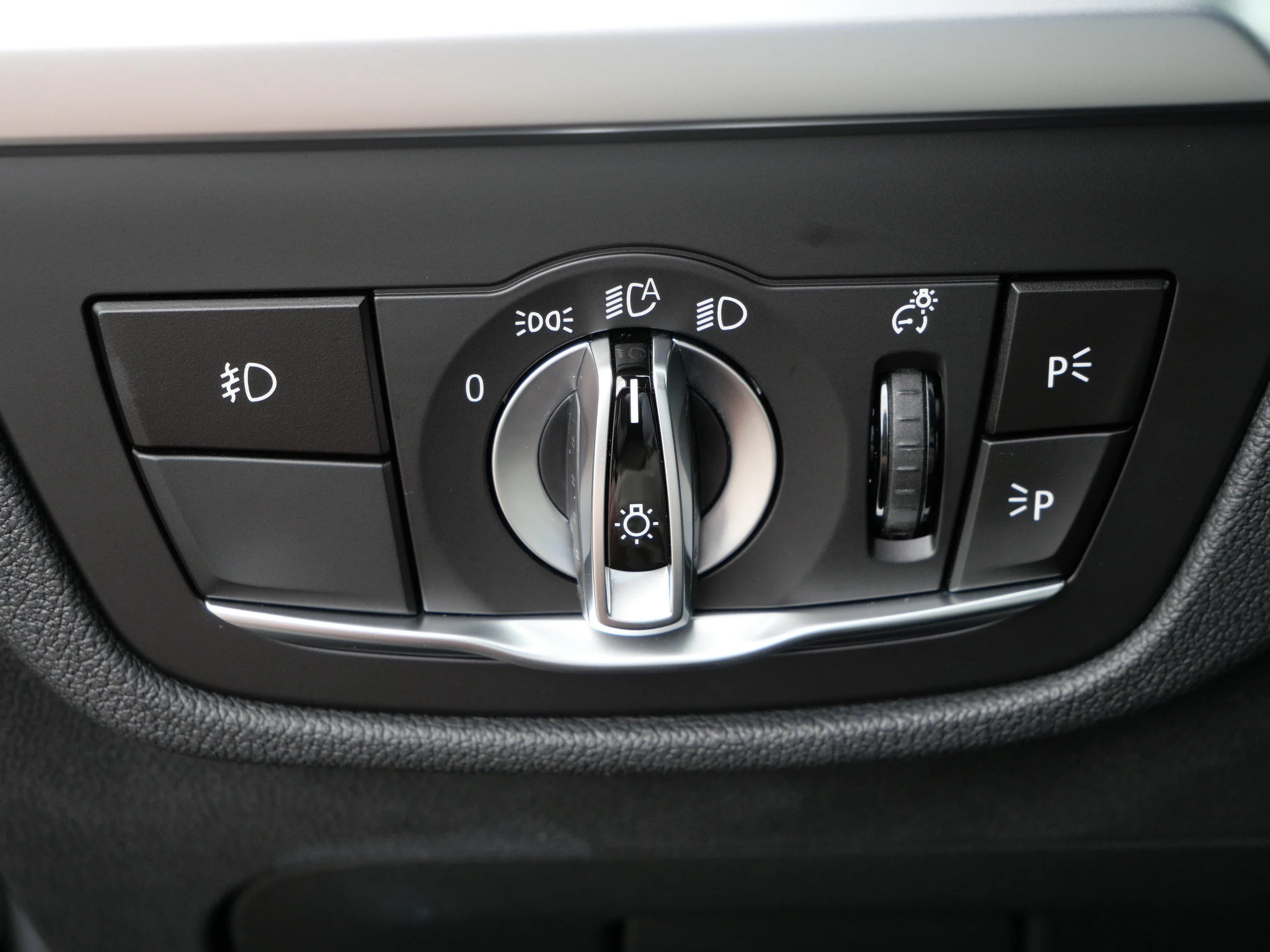 Used 2018 Jet Black BMW xDrive30i image 26