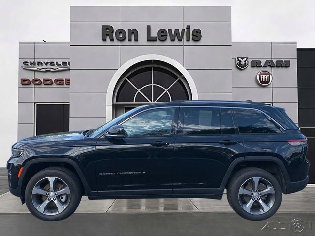 Used 2023 Black Jeep Limited image 1
