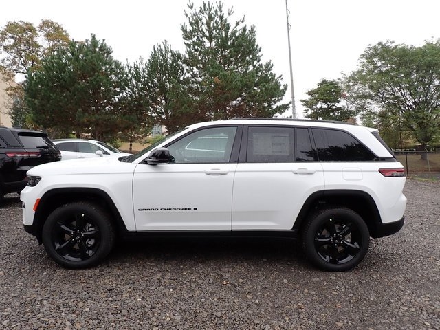 New 2025 Bright White Clear-Coat Exterior Paint Jeep Limited image 2