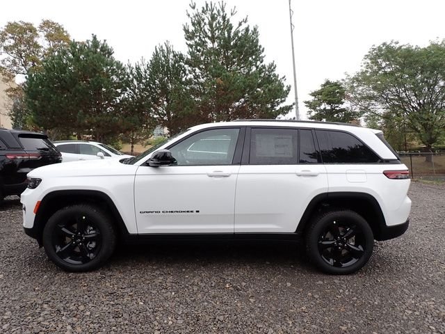 New 2025 Bright White Clear-Coat Exterior Paint Jeep Limited image 2