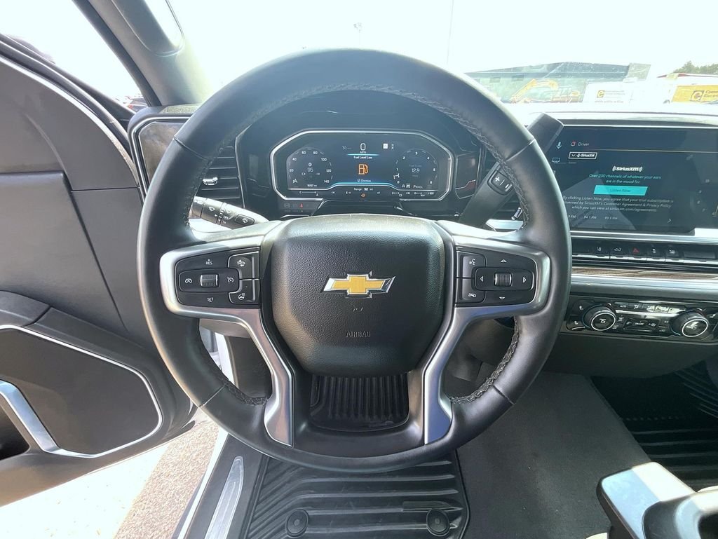 Used 2025 White Chevrolet LT image 11