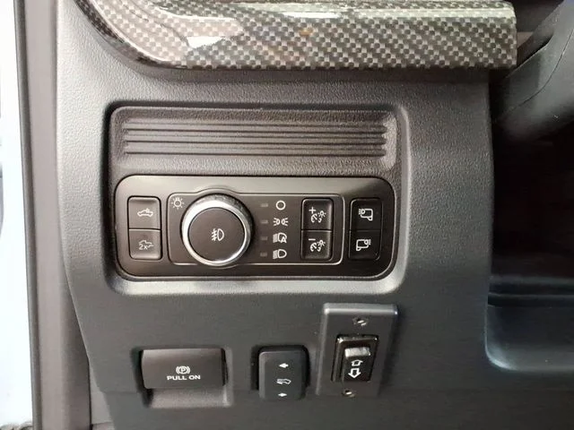 New 2026 Glacier Gray Metallic Tri-Coat Ford Lariat image 20