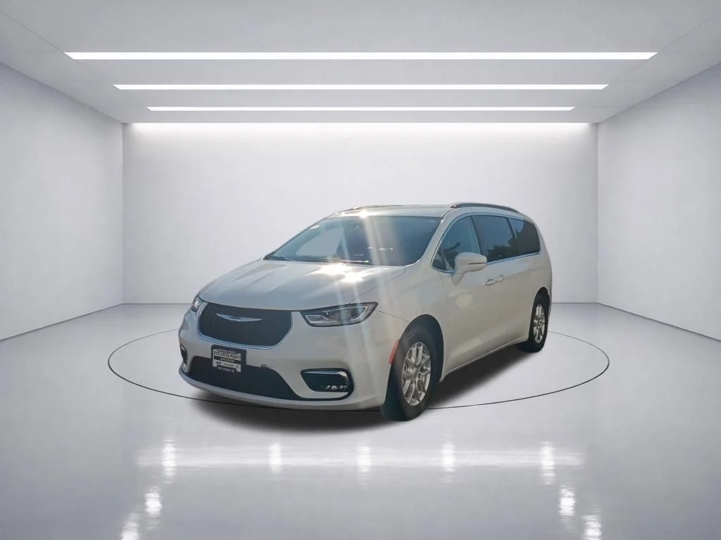 Used 2022 Bright White Clearcoat Chrysler Touring L image 3