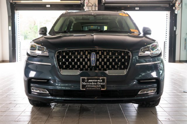Used 2022 Blue Lincoln Grand Touring image 2