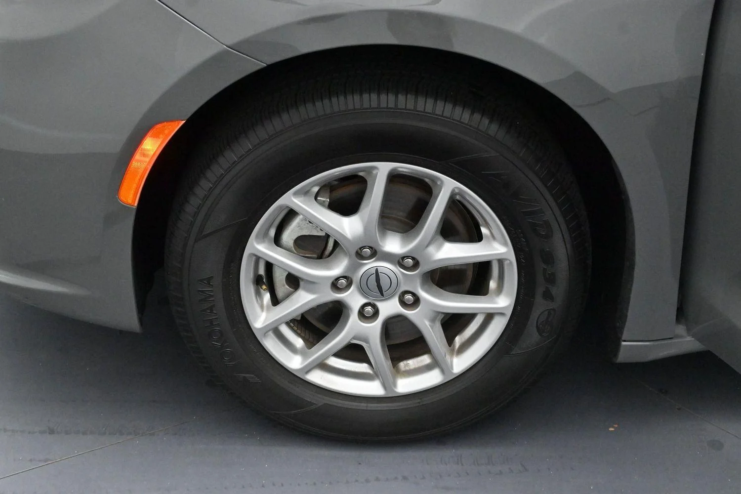 Used 2025 Gray Chrysler Select image 61