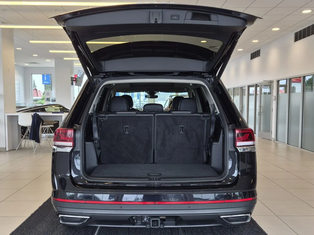 Used 2025 Black Volkswagen 2.0T SEL image 9