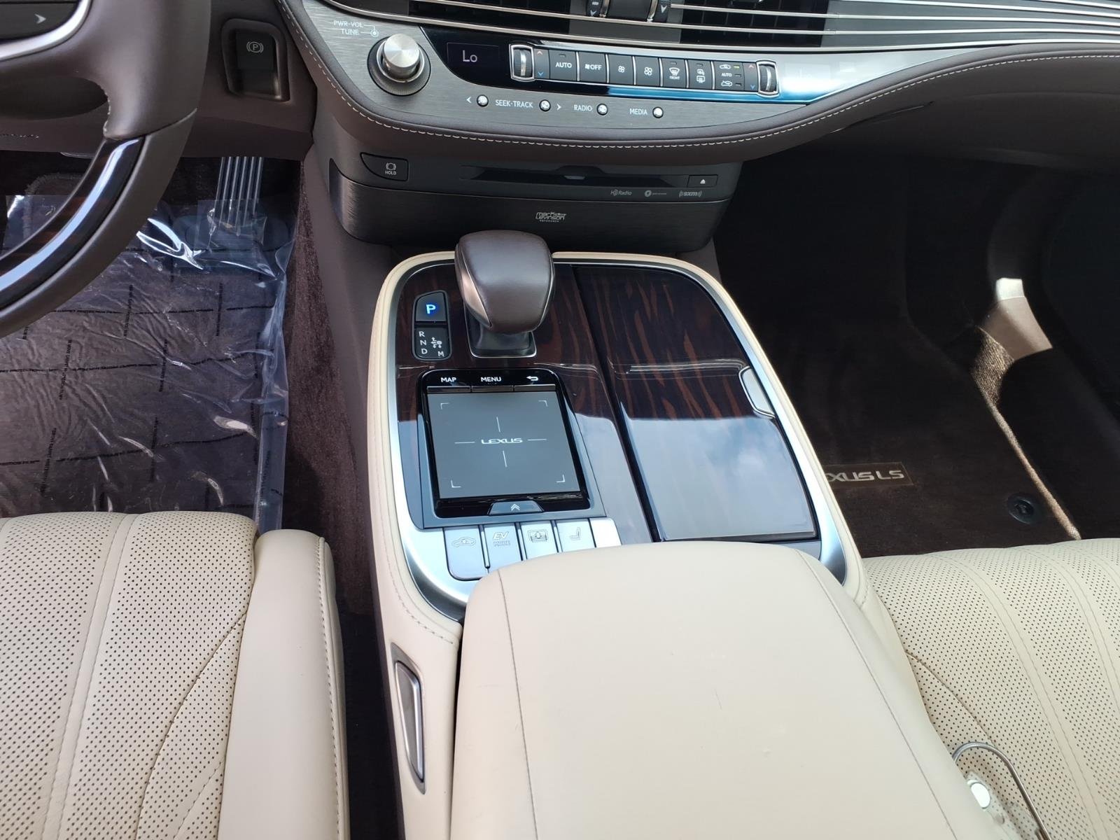 Used 2019 Eminent White Pearl Lexus Base image 17