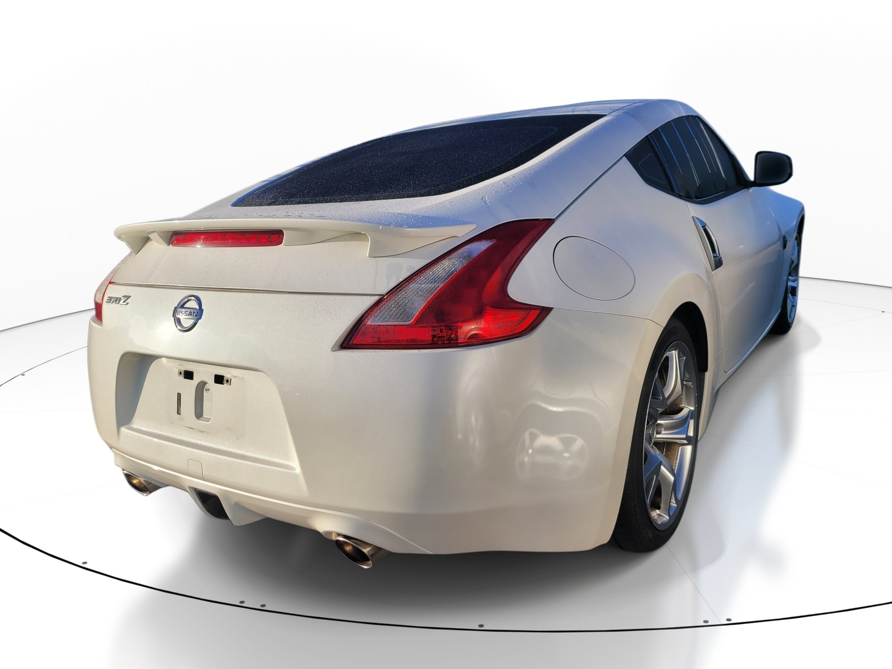 Used 2012 Pearl White Nissan Base image 4