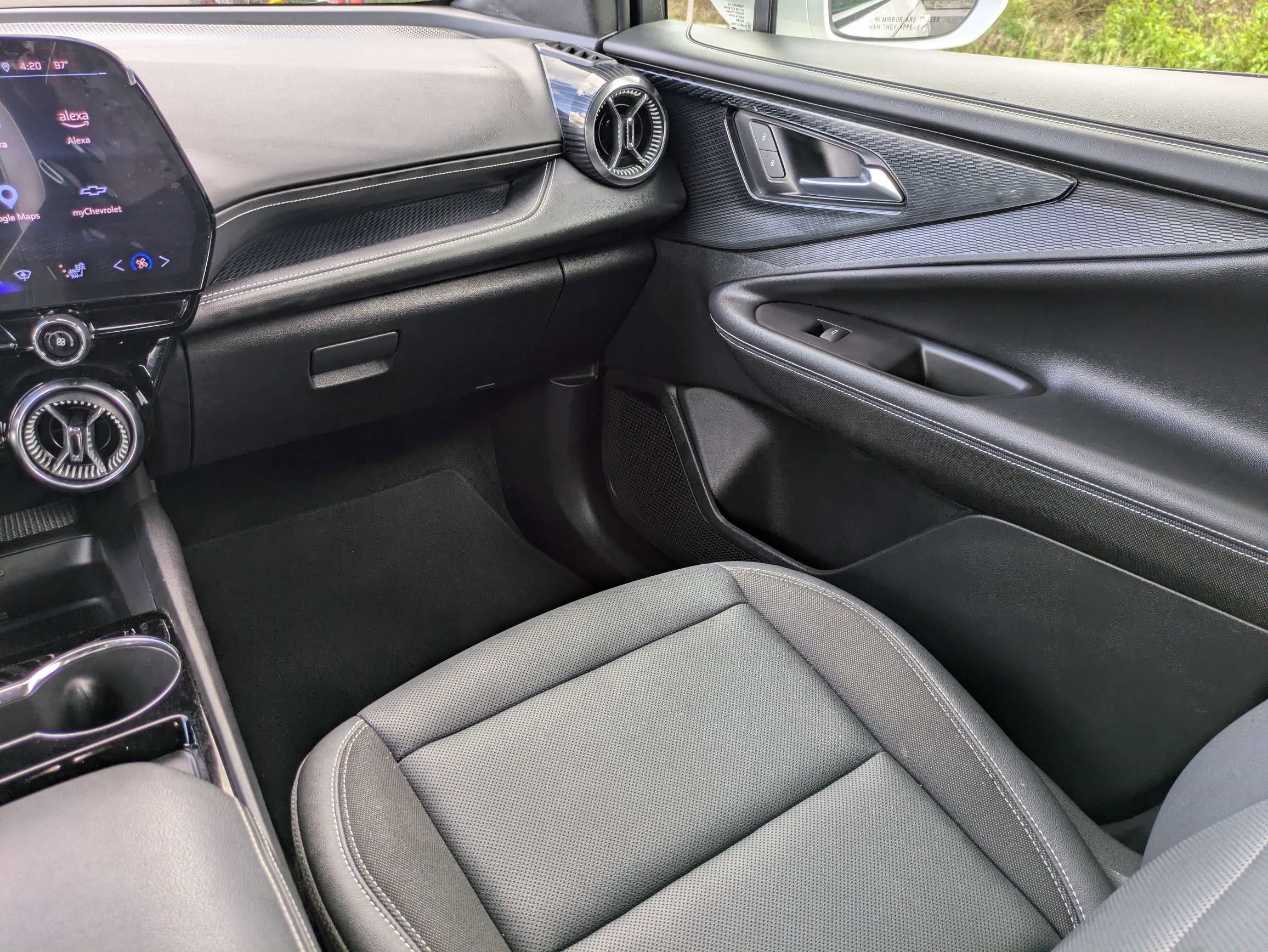 Used 2024 Iridescent Pearl Tricoat Chevrolet LT image 17
