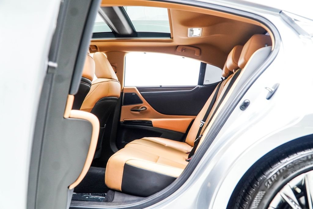 Used 2025 Silver Lexus 350 Ultra Luxury image 38