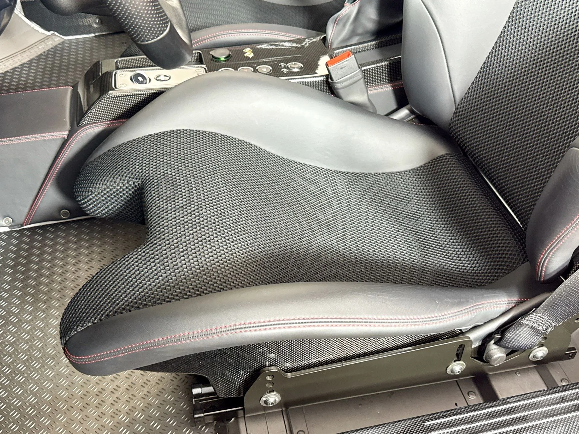 Used 2009 Red Scuderia Ferrari Scuderia image 15