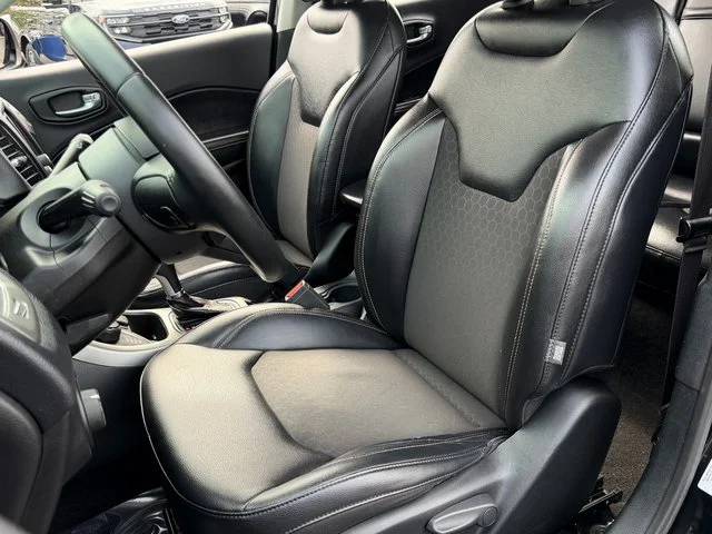 Used 2017 Diamond Black Jeep  image 34