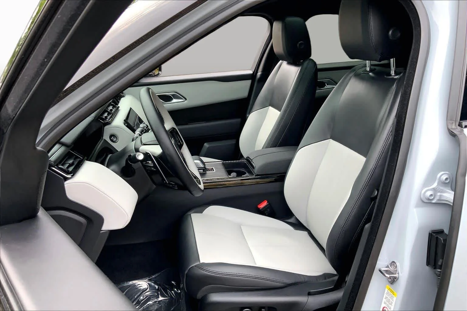 Used 2026 GRAY Land Rover Dynamic SE image 9