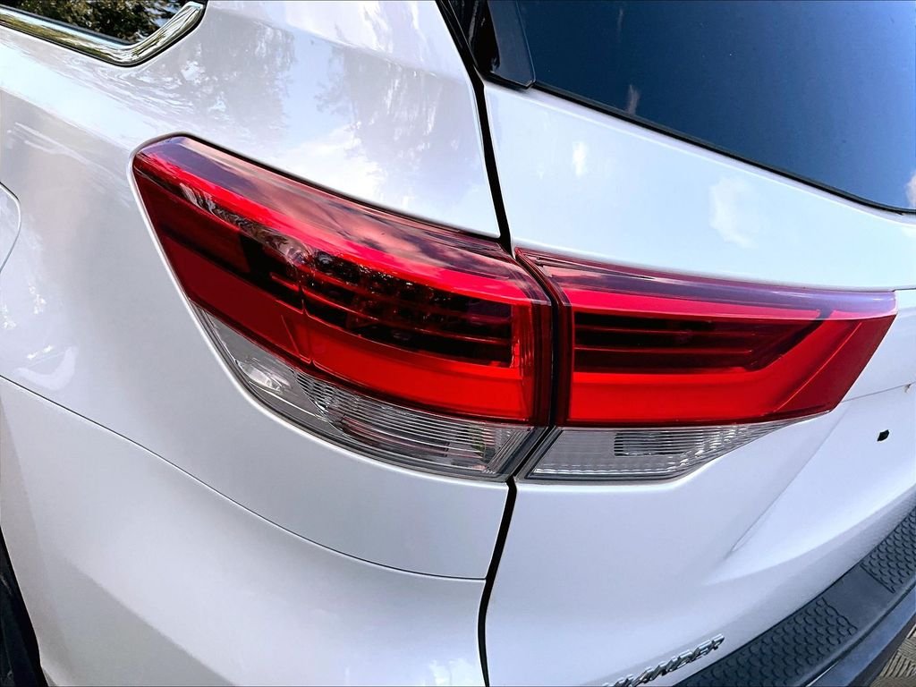 Used 2017 Blizzard Pearl Toyota LE image 35