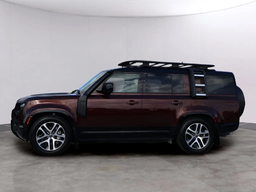 Certified Used 2025 Sedona Red Metallic Land Rover X-Dynamic SE image 4