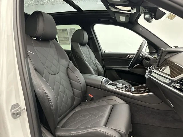 Used 2026 White BMW xDrive40i image 28
