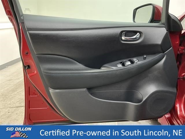 Used 2018 Scarlet Ember Nissan SV image 16
