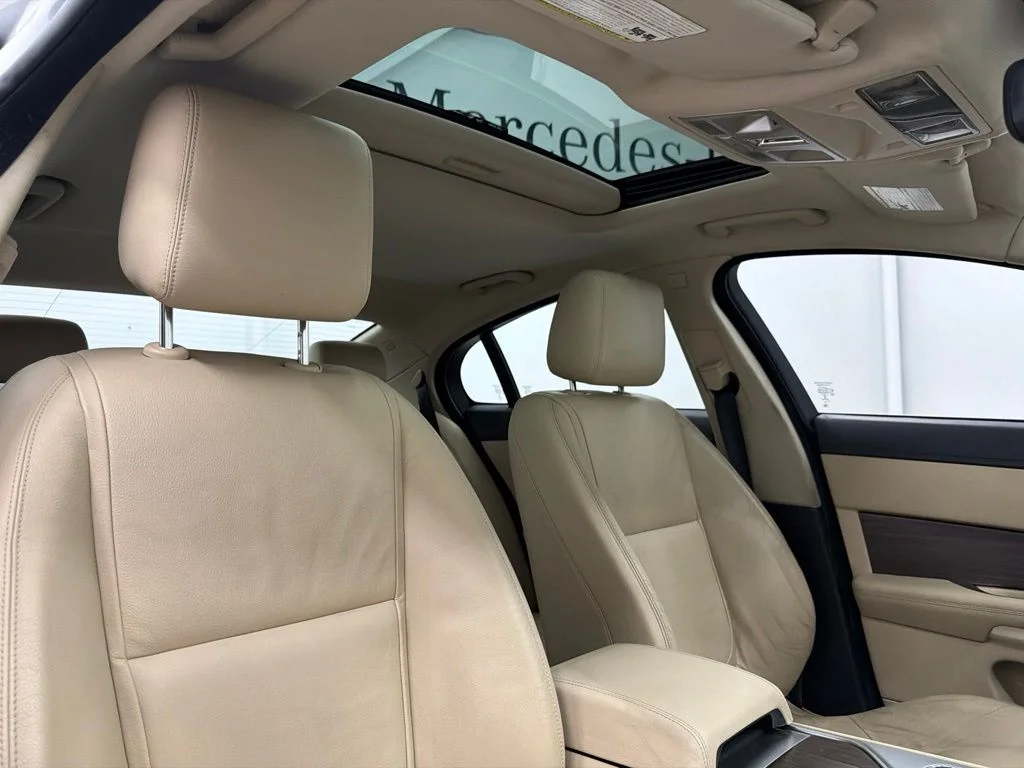 Used 2015  Jaguar 2.0T Premium image 31
