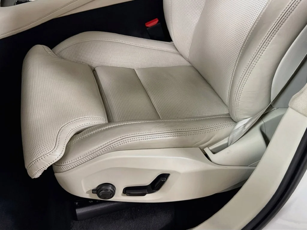 Used 2022 White Volvo T8 Inscription 6 Passenger image 23