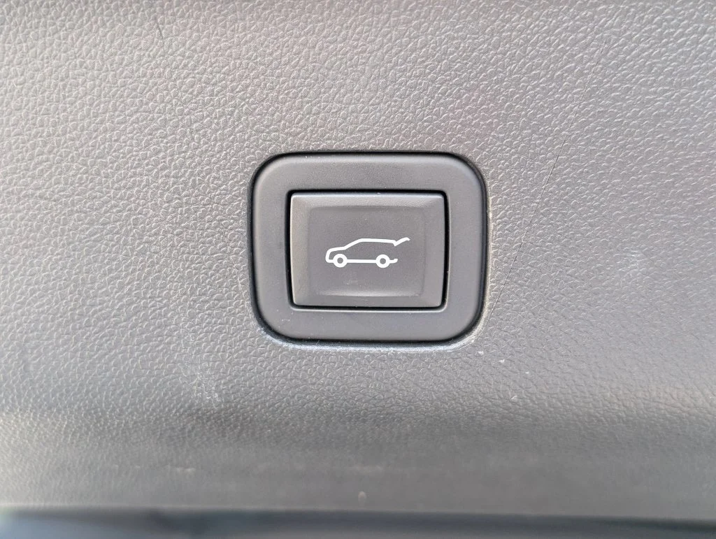 Certified Used 2023 White Chevrolet Z71 image 39