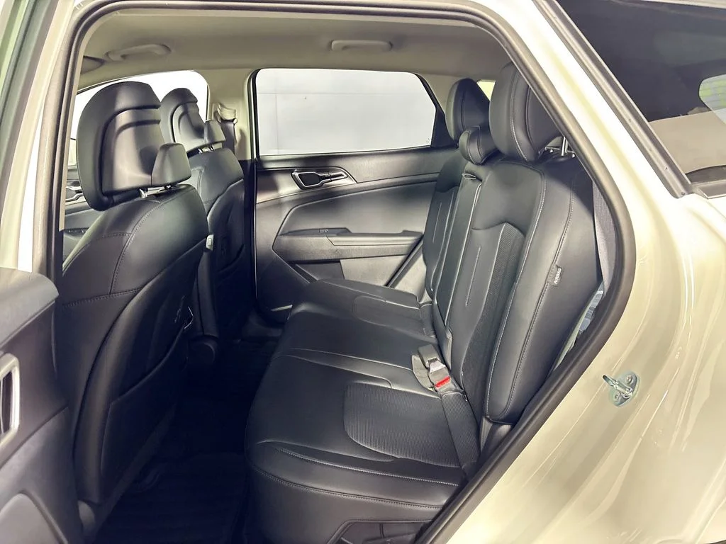 New 2026 Snow White Pearl Kia EX image 19