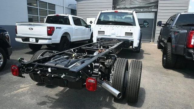 New 2026 Oxford White Ford F-450® XL image 7